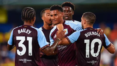 Watkins comemorando seu gol em amistoso contra o Villarreal