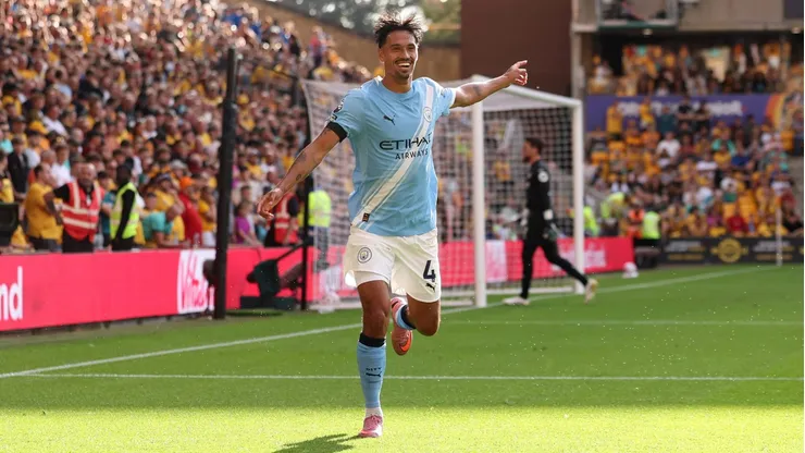 Na vitória do Manchester City sobre o Wolves, Tijjani Reijnders brilhou com um gol, uma assistência e domínio total do meio-campo. (Photo by Alex Pantling/Getty Images)