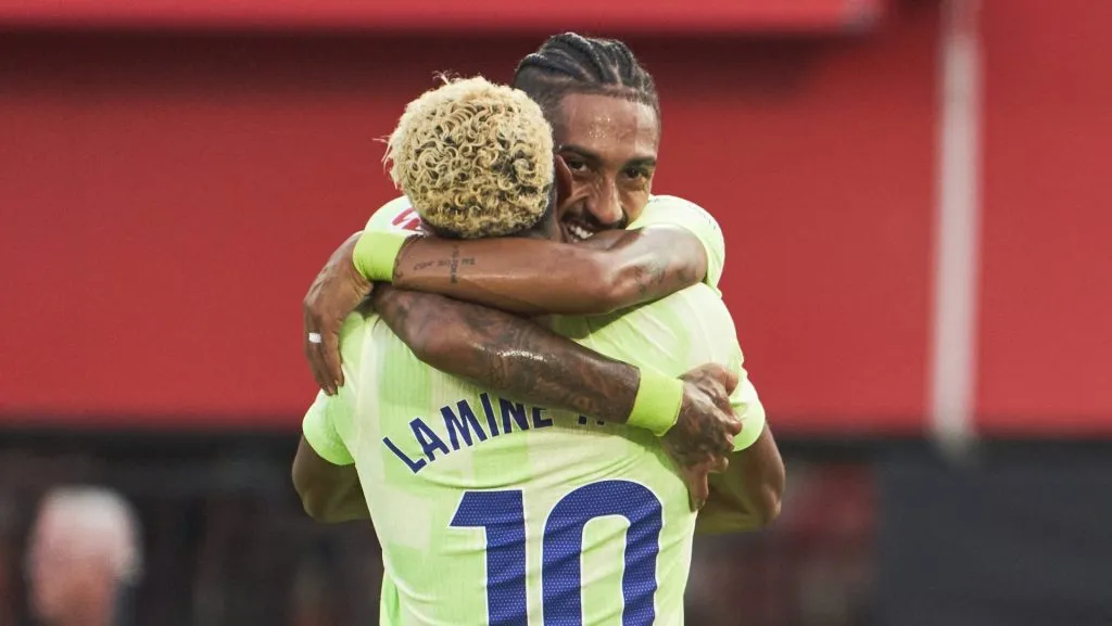 Com início promissor diante do Mallorca, o brasileiro reafirma sua habilidade, liderança e parceria com Lamine Yamal, mostrando que está pronto para manter o alto desempenho e guiar o time rumo a grandes conquistas. (Photo by Rafa Babot/Getty Images)