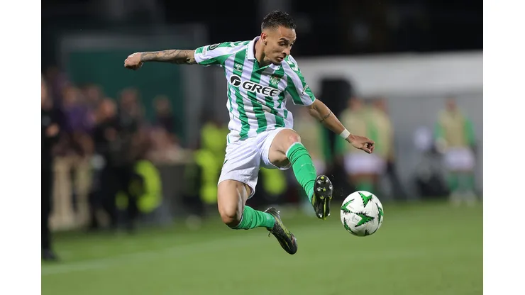 Antony com a camisa do Real Betis. Foto: Gabriele Maltinti/Getty Images