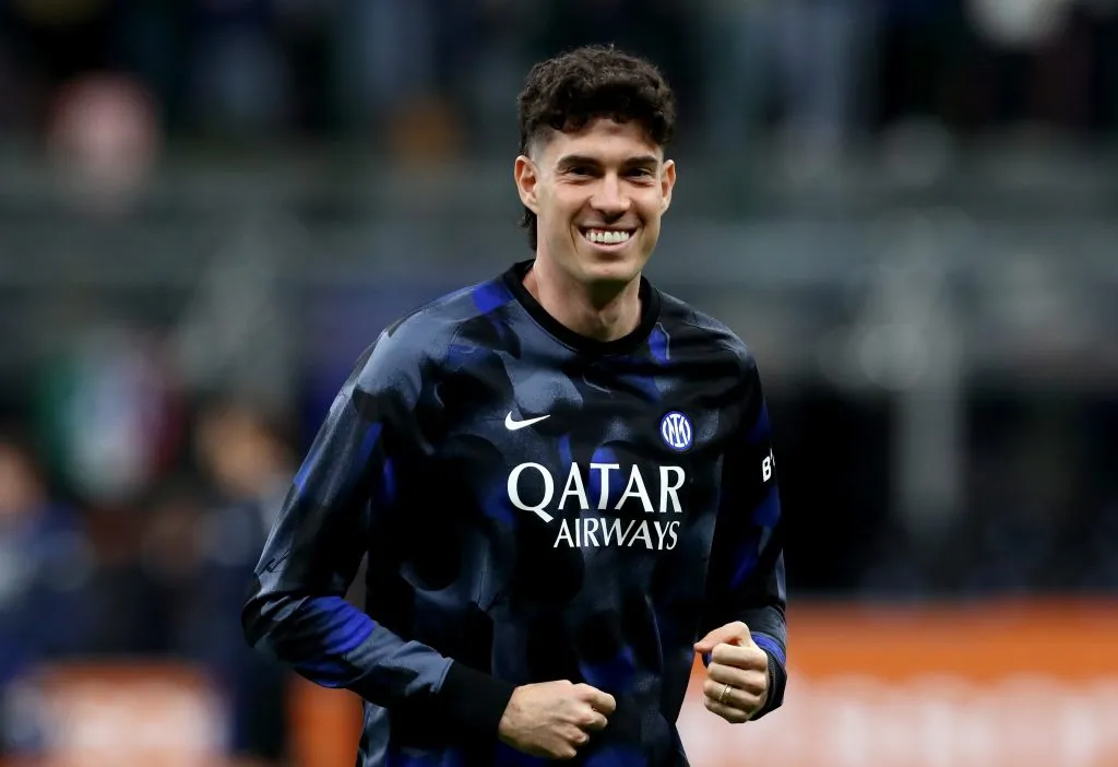 Alessandro Bastoni tem características interessantes, mas recusou a oferta do Chelsea para ficar na Inter de Milão. Ele quer buscar o título da Serie A após perdê-lo na temporada passada, segundo os portais TEAMtalk e Gazetta dello Sport. (Foto: Marco Luzzani/Getty Images)