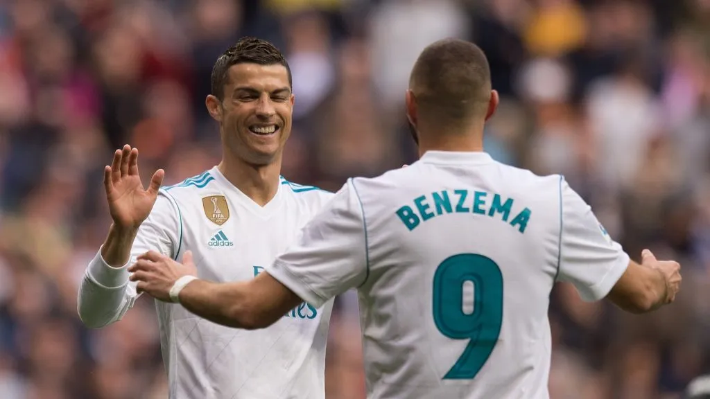 Cristiano Ronaldo e Benzema com a camisa do Real Madrid. Foto: Denis Doyle/Getty Images