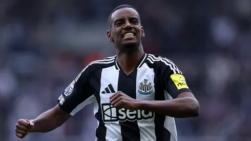Newcastle descarta saída de Alexander Isak e responde acusações