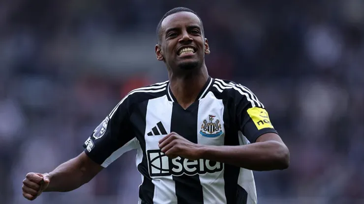 Newcastle descarta saída de Alexander Isak e responde acusações