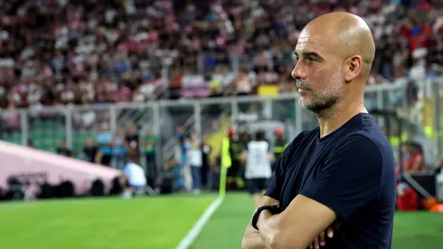 Após a derrota para o Tottenham, Pep Guardiola integra três jogadores da base — incluindo Reigan Heskey, filho do ex-atacante inglês — nos treinos do time principal em busca de reforços ofensivos. (Foto: Maurizio Lagana/Getty Imagens)