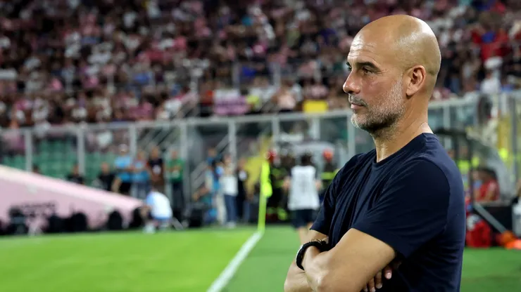 Após a derrota para o Tottenham, Pep Guardiola integra três jogadores da base — incluindo Reigan Heskey, filho do ex-atacante inglês — nos treinos do time principal em busca de reforços ofensivos. (Foto: Maurizio Lagana/Getty Imagens)