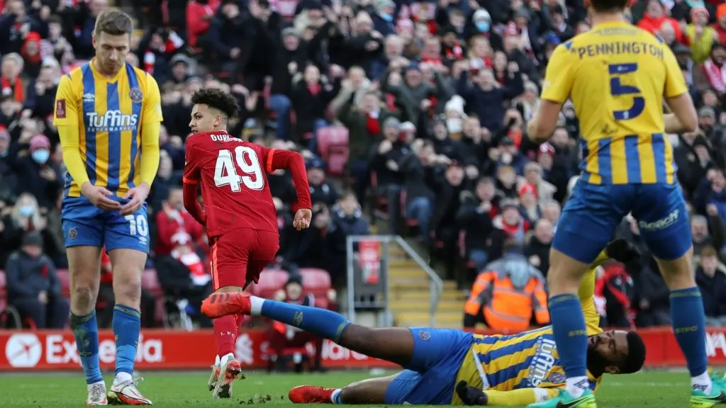 Kaide Gordon marcou contra o Shrewsbury Town pela FA Cup. Foto: Clive Brunskill/Getty Images