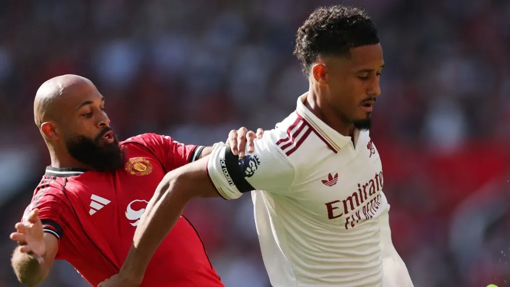 Saliba está em sua quarta temporada como titular do Arsenal (Foto: Stu Forster/Getty Images)