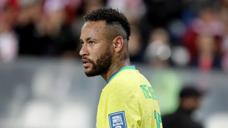 Neymar à serviço da Seleção Brasileira nas Eliminatórias (Foto: Mariana Bazo/Getty Images)