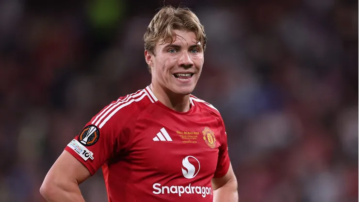 A estreia de Rasmus Hojlund no Napoli com gol contra a Fiorentina aumentou a frustração dos torcedores do Manchester United, que veem ex-jogadores brilhando longe de Old Trafford enquanto o clube segue em crise. Foto: Michael Steele/Getty Images