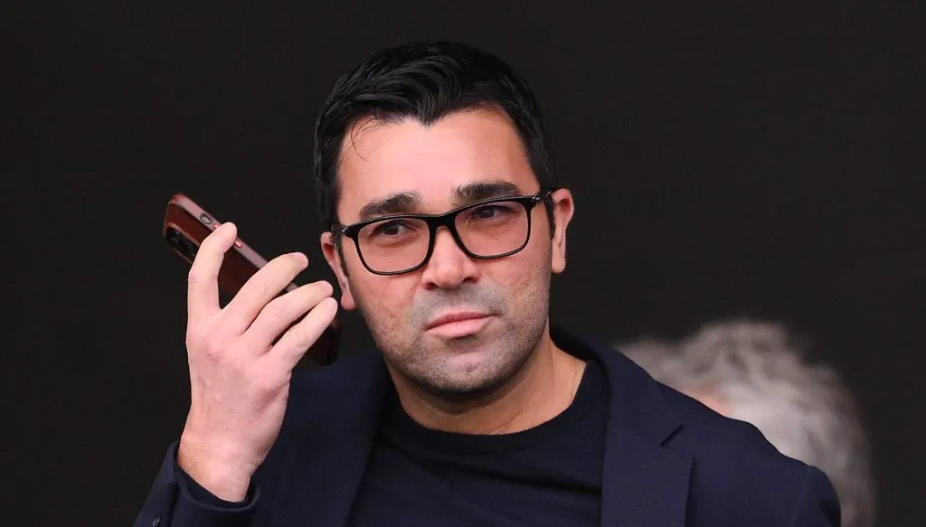 O Barcelona avalia opções de última hora no mercado de transferências, com foco em jovens canteranos e possíveis contratações estratégicas, enquanto agentes influentes buscam oportunidades para seus clientes brasileiros. (Photo by David Ramos/Getty Images)