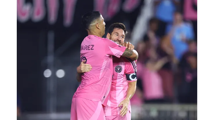 Luis Suárez e Messi juntos no Inter Miami. (Photo by Megan Briggs/Getty Images)