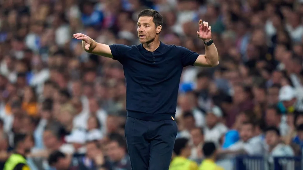 O uruguaio, agora segundo capitão, seguirá como peça-chave, equilibrando liderança e condicionamento físico sob a direção de Xabi Alonso. (Photo by Angel Martinez/Getty Images)