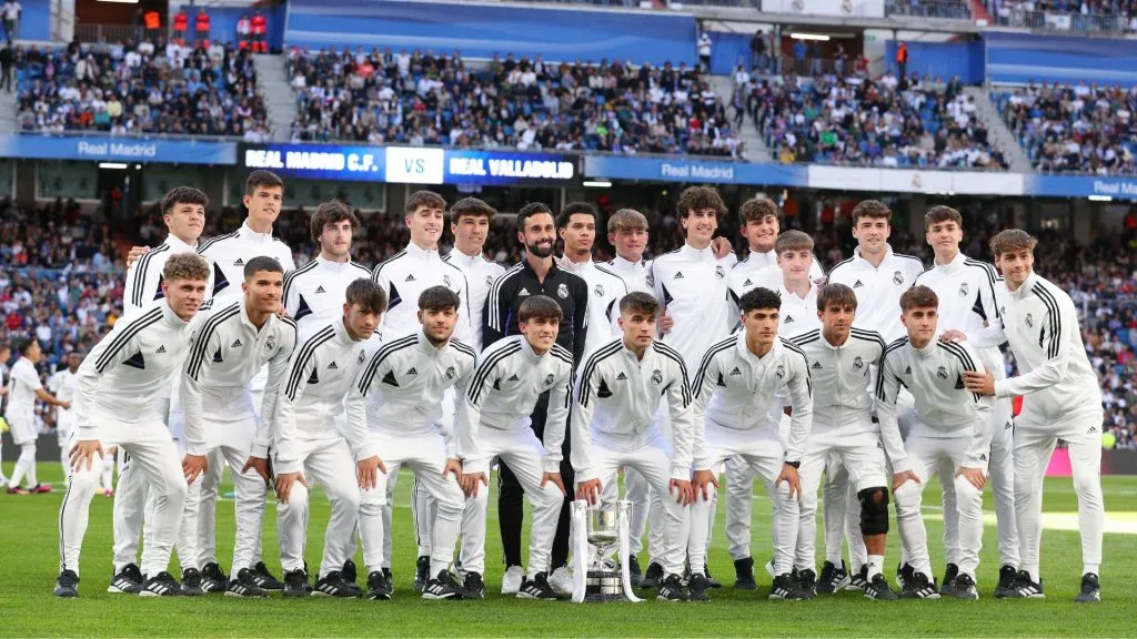 Técnico Álvaro Arbeloa, ao centro, é responsável por comandar o Castilla, time de base do Real Madrid (Foto: Gonzalo Arroyo Moreno/Getty Images)