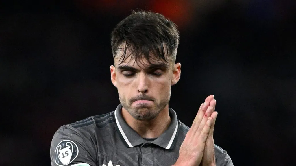 Raúl Asencio, em campo, pelo Real Madrid. Foto: Justin Setterfield/Getty Images