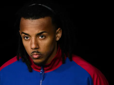 Barcelona anuncia renovação de Jules Koundé até 2030 em cerimônia oficial