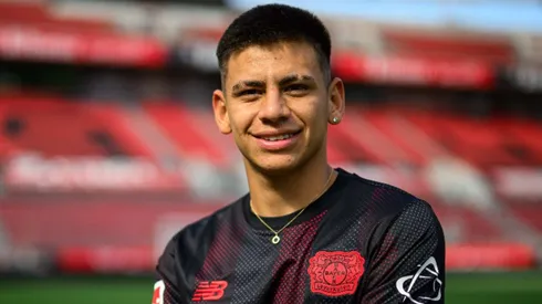 Claudio Echeverri, apresentado oficialmente no Bayer Leverkusen, recebeu a camisa 9 para a temporada 2025/26. Foto: divulgação/Bayer Leverkusen
