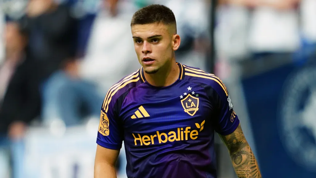 Gabriel Pec durante partida pelo LA Galaxy (Foto: Rich Lam/Getty Images)