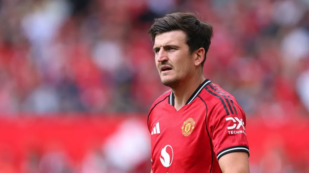 Maguire em ação durante duelo contra a Fiorentina na pré-temporada (Foto: Molly Darlington/Getty Images)