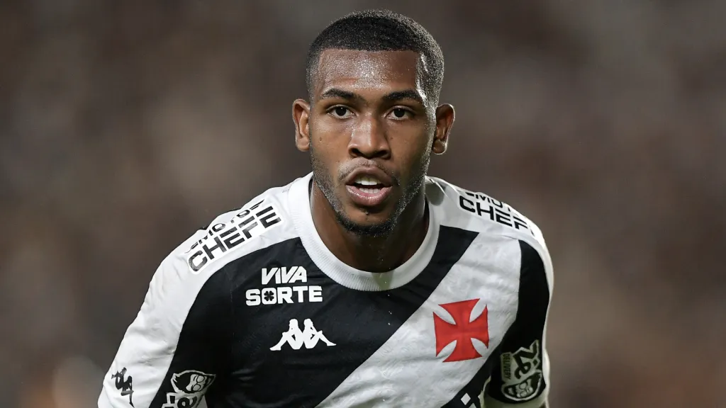 Rayan durante partida pelo Vasco da Gama (Foto: Thiago Ribeiro/AGIF)