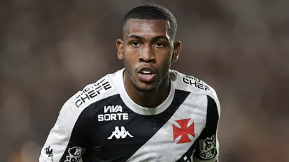 Rayan durante partida pelo Vasco da Gama (Foto: Thiago Ribeiro/AGIF)