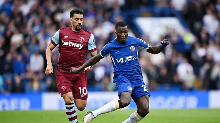 Lucas Paquetá e Caicedo em West Ham x Chelsea. Foto: Justin Setterfield/Getty Images