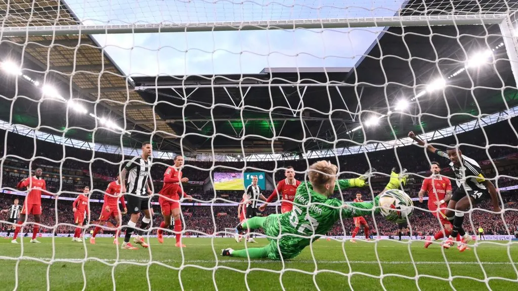 Duelo realizado em Wembley no primeiro semestre deu título ao Newcastle (Foto: Stu Forster/Getty Images)