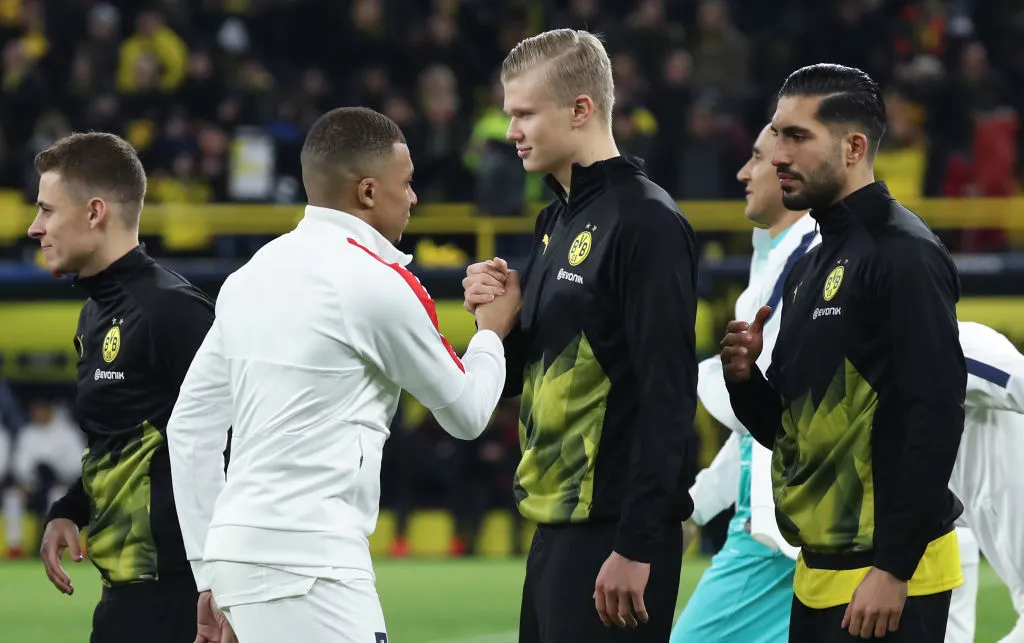 Encontro entre Erling Haaland e Kylian Mbappé. (Photo by Alex Grimm/Getty Images)
