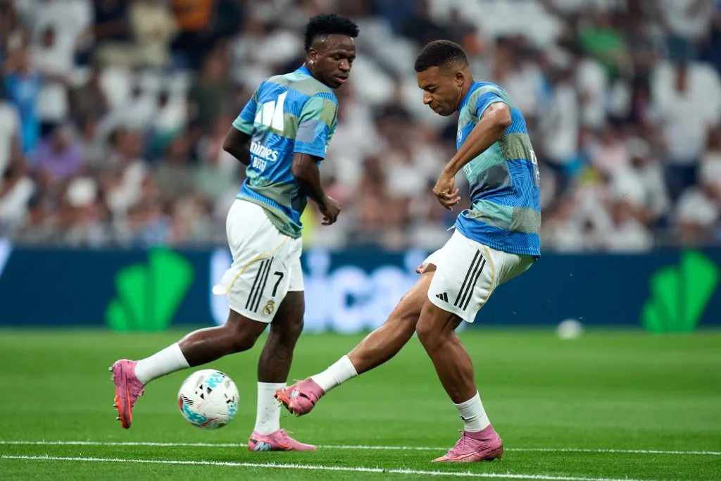 Imprensa espanhola faz comparativo de Vini Jr e Mbappé e cobra desempenho do brasileiro: 