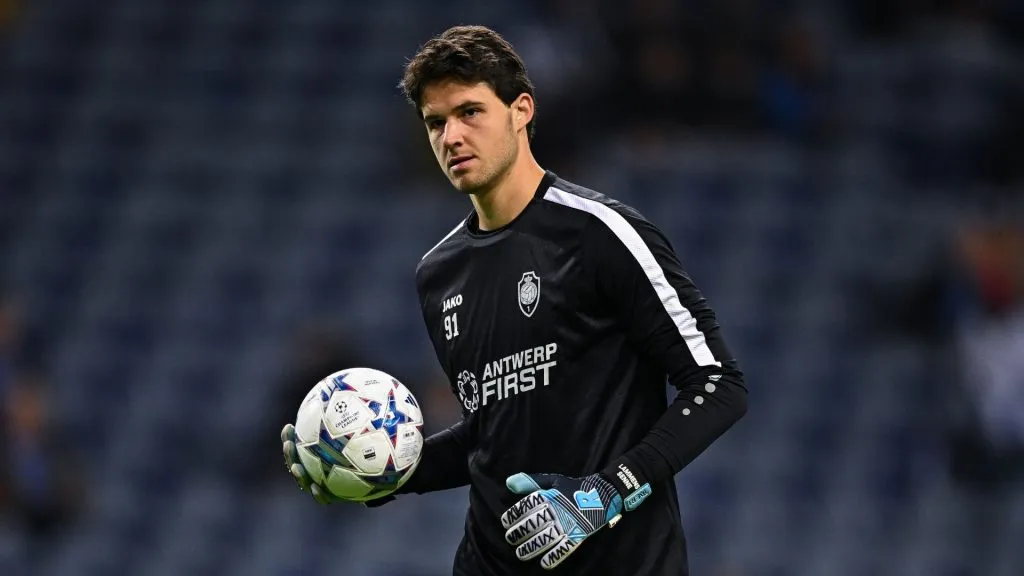 Senne Lammens, alvo do Manchester United