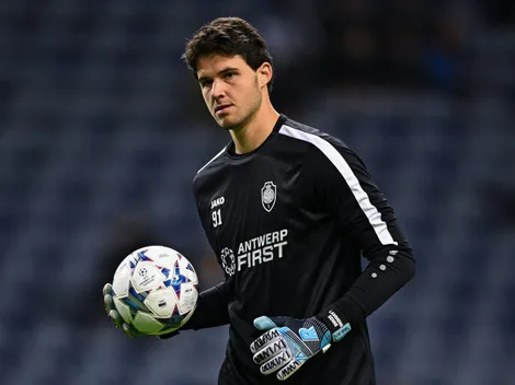 Manchester United avança em conversas por goleiro Senne Lammens