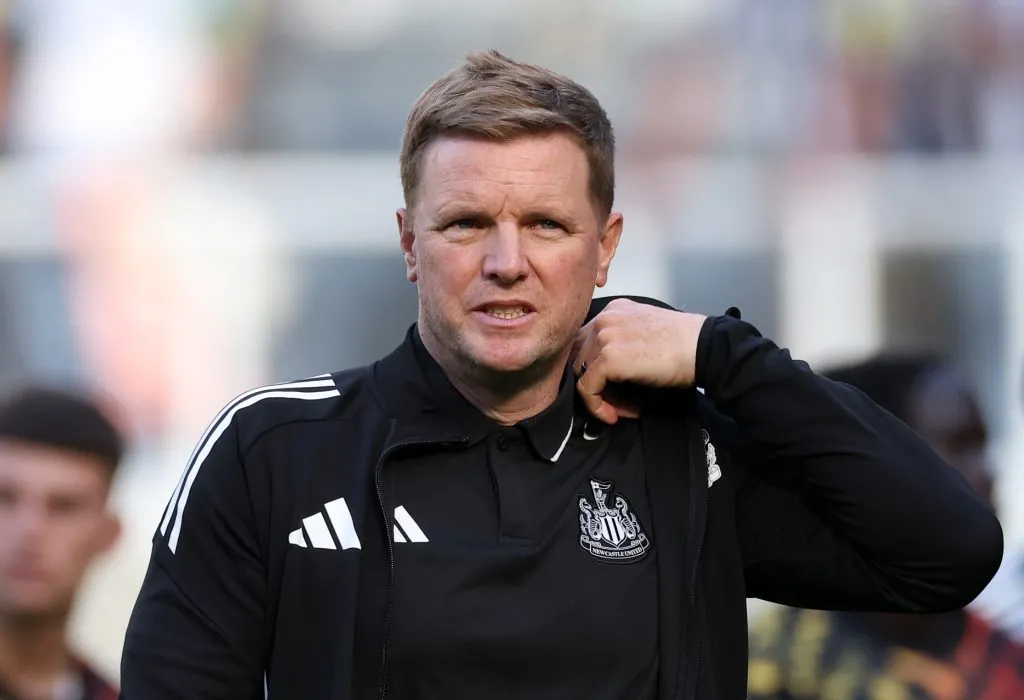 O técnico do Newcastle, Eddie Howe, reage após o amistoso de pré-temporada entre Newcastle United e Atlético de Madrid no St. James’ Park, em 9 de agosto de 2025, em Newcastle upon Tyne, Inglaterra. Foto: Stu Forster/Getty Images