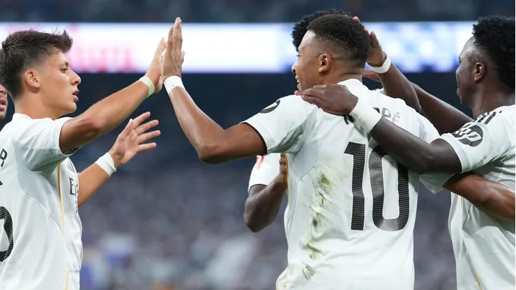 O Real Madrid alcançou receitas recordes e consolidou sua força econômica ao combinar vendas estratégicas de jogadores da base e o retorno financeiro do Mundial de Clubes. (Photo by Angel Martinez/Getty Images)