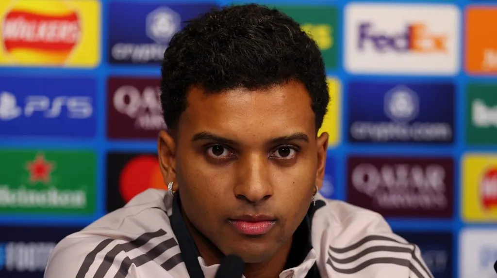 Rodrygo em coletiva do Real Madrid.