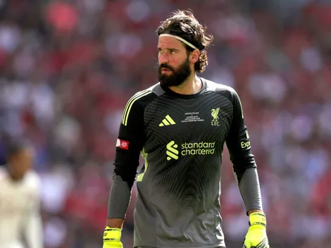 Alisson compara Klopp e Slot e manda recado aos rivais do Liverpool