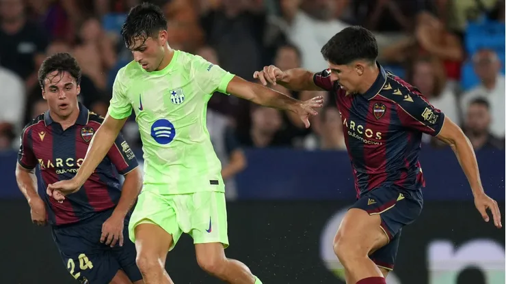 Em uma noite de fortes emoções, o Barcelona virou contra o Levante após sair perdendo por 2 a 0, com Pedri assumindo papel decisivo na recuperação catalã. (Photo by Alex Caparros/Getty Images)