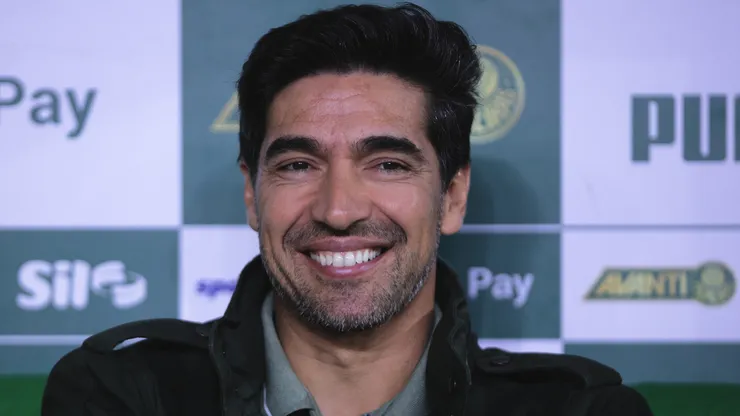 Abel Ferreira no banco do Palmeiras. (Foto: Ettore Chiereguini/AGIF)