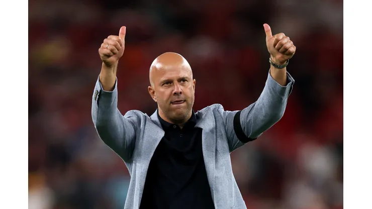 Arne Slot, técnico do Liverpool. (Photo by Michael Steele/Getty Images)