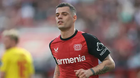 Granit Xhaka em jogo do Leverkusen (Foto: Lars Baron/Getty Images)