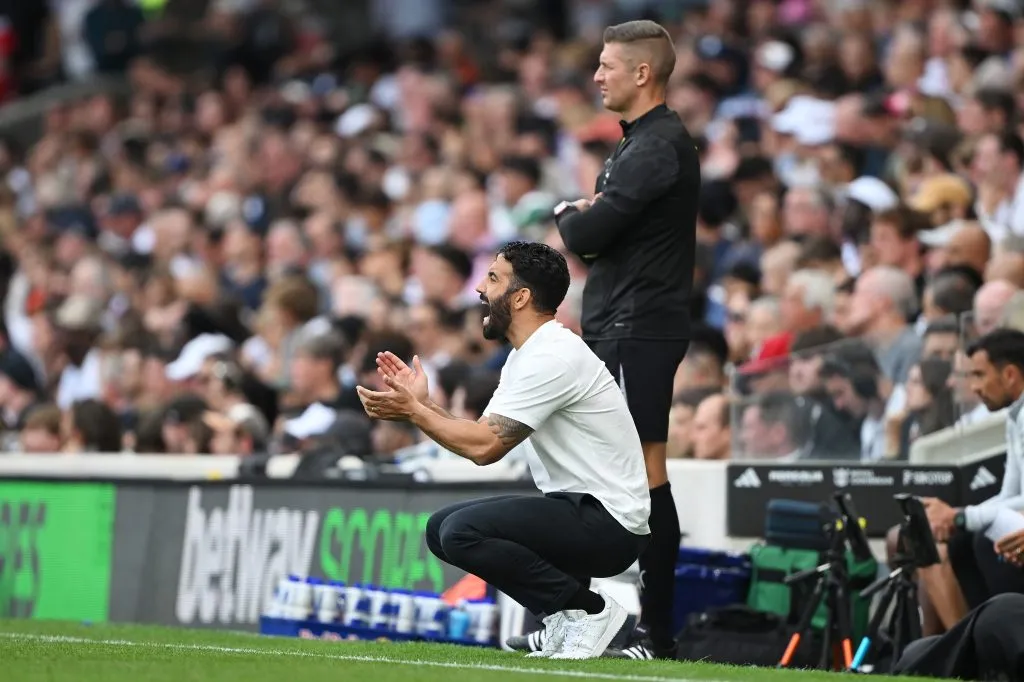 Ruben Amorim, técnico do Manchester United, reage durante a partida da Premier League entre Fulham e Manchester United em Craven Cottage, em 24 de agosto de 2025, em Londres, Inglaterra. Foto: Mike Hewitt/Getty Images