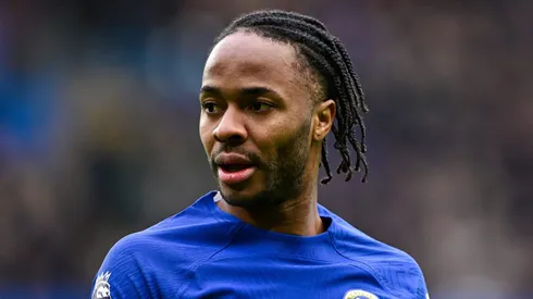 Chelsea pode vender Sterling ao Besiktas por R$146 milhões. (Photo by Mike Hewitt/Getty Images)