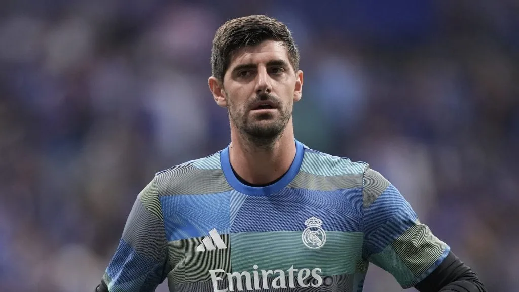 Courtois foi criticado após goleada sofrida pelo Real Madrid (Photo by Juan Manuel Serrano Arce/Getty Images)