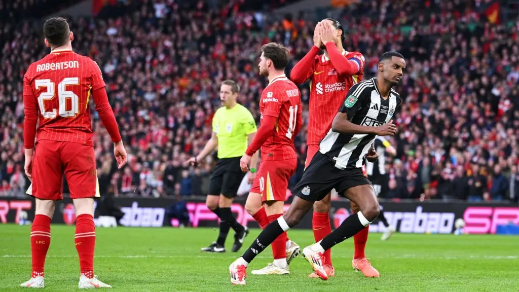 Isak celebra gol na final contra o Liverpool (Foto: Stu Forster/Getty Images)