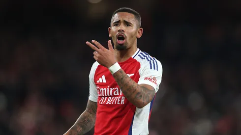 Gabriel Jesus está fora de combate desde janeiro de 2025 (Foto: Alex Pantling/Getty Images)