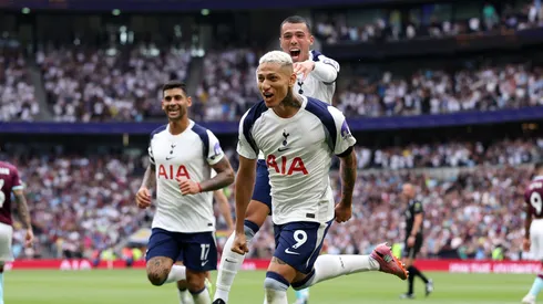 Richarlison comemorando gol pelo Tottenham. Foto: Justin Setterfield/Getty Images