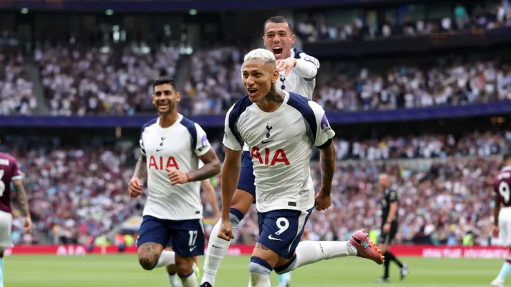 Richarlison comemorando gol pelo Tottenham. Foto: Justin Setterfield/Getty Images