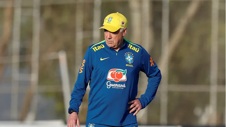 Carlo Ancelotti comandando a Seleção Brasileira. Foto: Miguel Schincariol/Getty Images