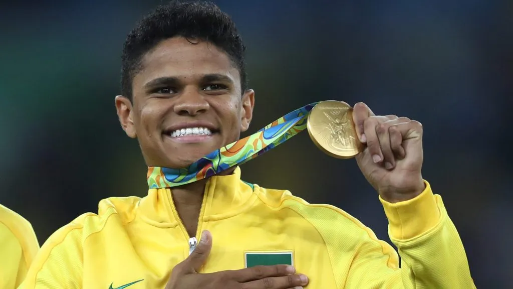 Douglas Santos com medalha de ouro. Foto: Clive Mason/Getty Images