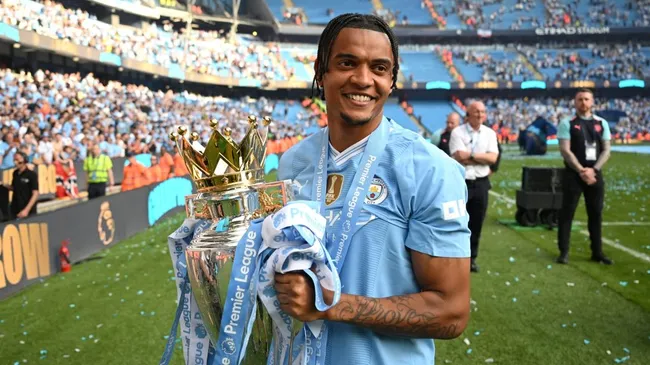 Manuel Akanji colecionou títulos pelo Manchester City. Foto: Michael Regan/Getty Images