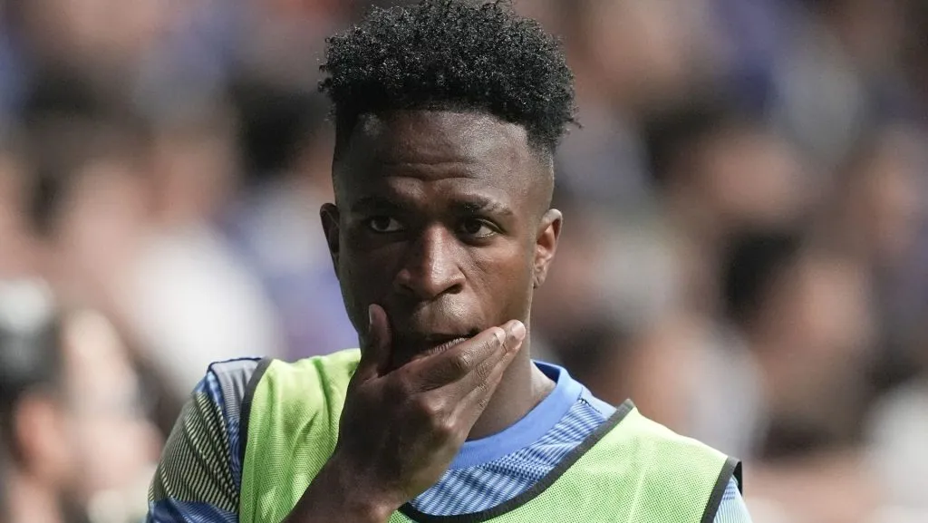 Vinicius Júnior durante o jogo do Real Madrid (Photo by Juan Manuel Serrano Arce/Getty Images)